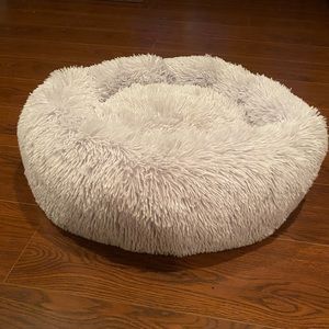 Calming dog or cat bed for a small pet